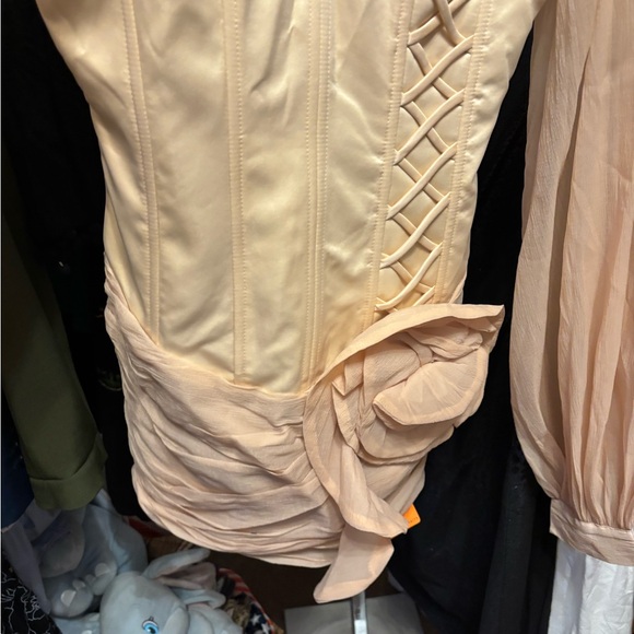 Elegant Cream Long-Sleeve dress - Picture 2 of 3